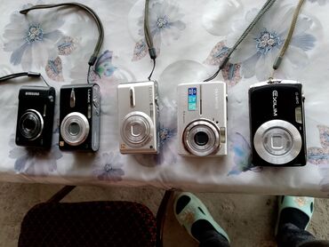 hard disk satışı: Kompakt rəqəmsal fotoaparatlar dəsti Şəkillərdə müxtəlif markalardan