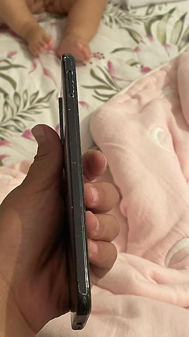 nothing наушники: Смартфон Redmi в чёрном цвете. На корпусе указан модуль камеры 50 MP — 4