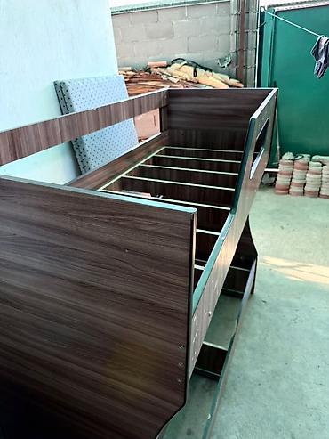 Двухъярусная кровать из ЛДСП с матрасами, Б/У, 1.80×75см, (самовывоз)