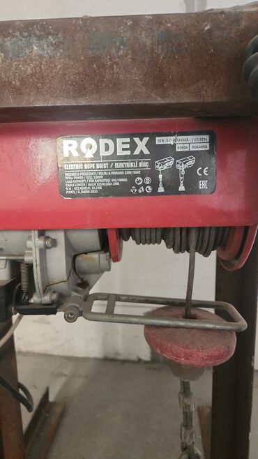 электра инструменты: Электрическая канатная лебедка RODEX X400A в красном корпусе