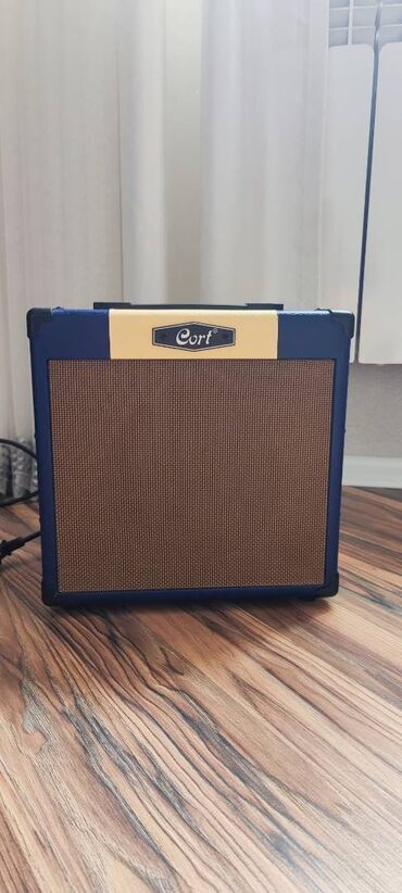 Охота и рыбалка: "Cort CM15R (15 watt) gitar amfisi təcili satılır. Sıfır problem, səsi
