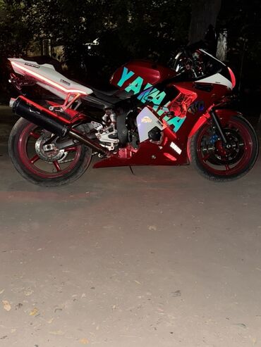 купить шипованную резину: Спортивный мотоцикл Yamaha (серия YZF) в кастомном оформлении