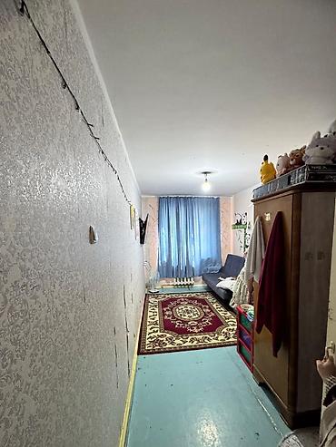 продаю квартиру 9микрайоне: 3 комнаты, 58 м², 4 мкр 104 серия, 1 этаж — 5