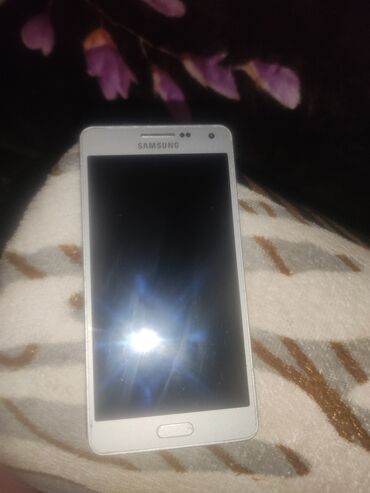 Samsung: Samsung Galaxy A5, Б/у, цвет - Серебристый