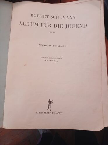 Digər məktəb dərslikləri: Musiqi kitabları. Hər biri 3 manat