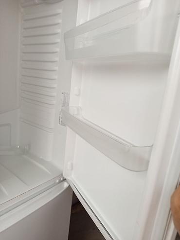 indesit: Холодильник Indesit, двухкамерный, белый. - Раздельные двери: верхняя — 4