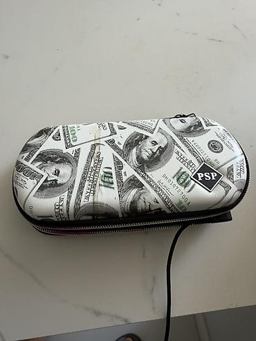 Портативная игровая консоль Sony PSP Е1000 с чехлом и кабелем -
