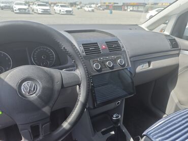 фоль: Volkswagen Touran: 2018 г., 1.6 л, Механика, Бензин, Седан