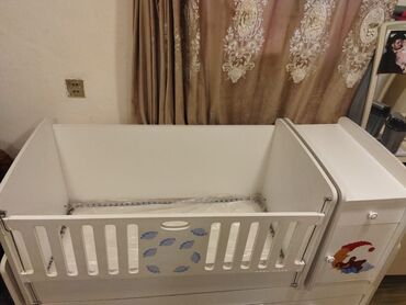 Yemək masaları, oturacaqları: İrada…. Transformer beşik satilir Yaxsi vəziyətdedir. Qiymeti -80