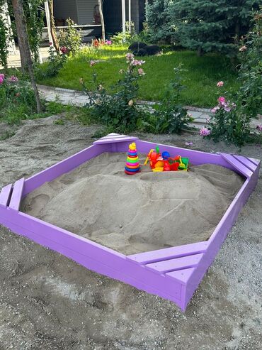 развивающий игровой центр для детей: ПЕСОЧНИЦА. 
Размеры 150см ×150см×24см.
Деревянная песочница (сосна)