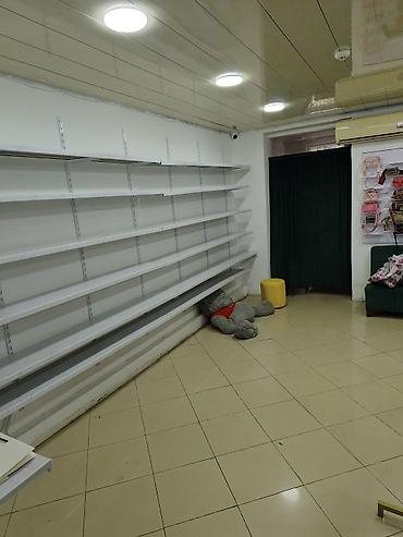 yaşmada: İnşaatçılarda Saf Su marketle üz üze aura canta magazasında 1000manata — 7