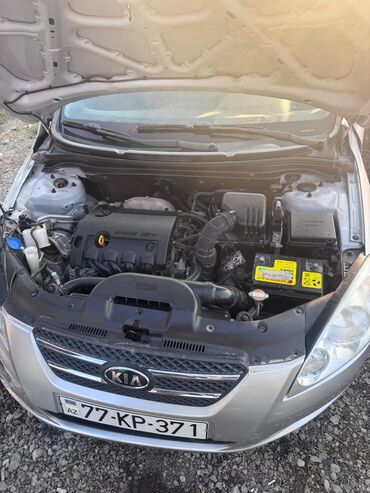 Kia: Kia Cee’d, gümüş rəng, hetçbek. Texniki xüsusiyyətlər: - Benzin — 5