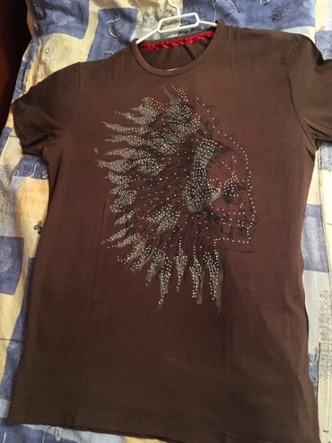 Majice: De Puta Madre original majca lepe braon boje, sa cirkonima. Dužina — 6