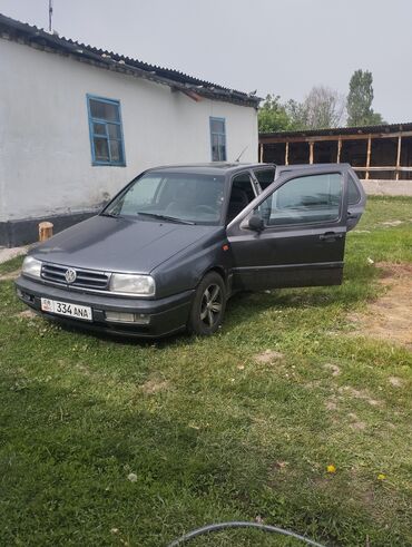 фолсвагин вента: Volkswagen Vento: 1993 г., 1.8 л, Механика, Бензин, Седан