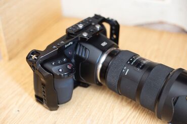 Videokameralar: - Blackmagic Pocket Cinema Camera 6K - Sigma 18-35mm, 1.8 f art lens — 8