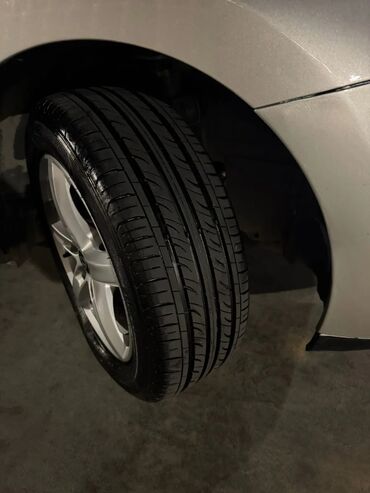 Toyota: Toyota Auris: 1.4 l | 2010 il Sedan — 10