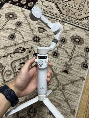 стабилизатор доя телефона: Портативный стабилизатор DJI Osmo Mobile 6 белого цвета предназначен