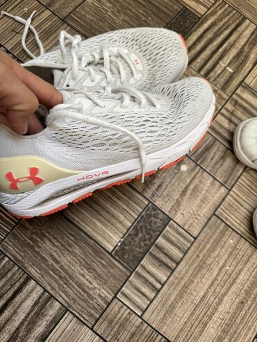 беговые красовки: Кроссовки Under Armour с технологией HOVR. - Цвет: белый верх