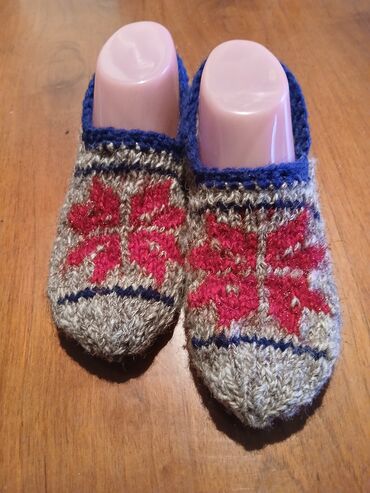 Digər: Təbii yundan hazırlanmış iplər və toxunma əl işləri. Sifariş qəbul — 13