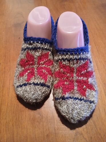 Digər kişi geyimləri: Təbii yundan hazırlanmış iplər və toxunma əl işləri. Sifariş qəbul — 9