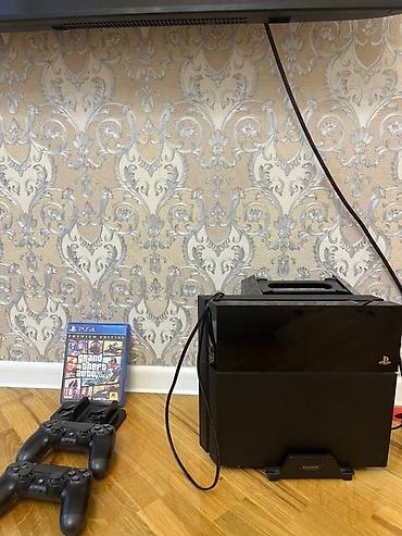 Sony PlayStation 4 paketi diskde var football 2 dene Tərkib: - PS4