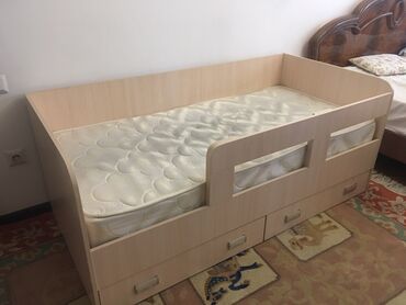 шторы для детской комнаты: Детская кровать с матрасом, в хорошем состоянии