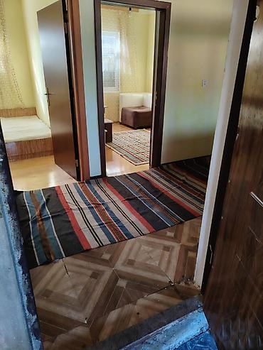Otaqlar: Kirayə üçün kiçik mənzil/otaqlar Plan: - 2 ayrıca otaq: biri yataq — 3