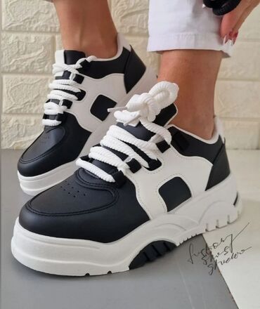 Sneakers & Athletic shoes: 38, color - Black