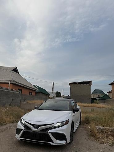 ош прадо: Toyota Camry: 2021 г., Седан — 1