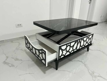 Stolovi: Dostupne su 4 boje, Dimenzije stola su 60x90, a kada se rasklopi — 2