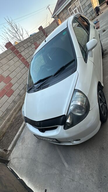 авто в рассрочку лизинг: Honda Fit: 2001 г., 1.3 л, Автомат, Бензин, Хетчбек