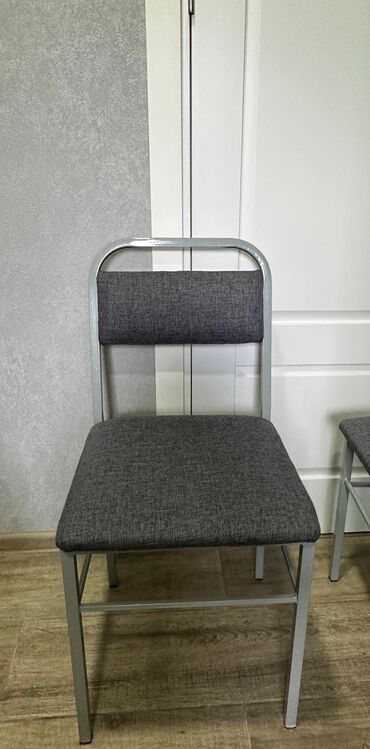 маникюрные стулья: Продаются табуреты 6шт по 700 сом. в идеальном состоянии. стулья 2 шт