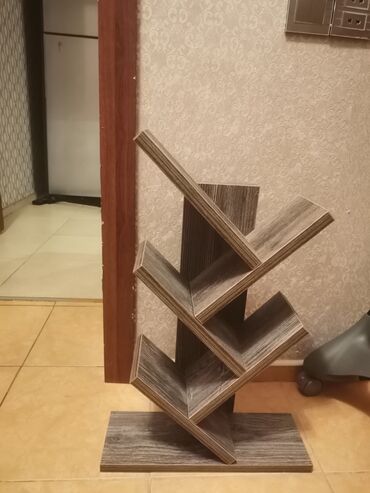 advent calendar qiymeti: Eni 15 sm, uzunluq 40 sm, hündürlük 60 sm. Kitab rəfi