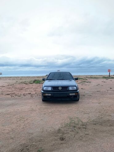 цены на машины в киргизии: Volkswagen Vento: 1992 г., 1.8 л, Механика, Бензин, Седан