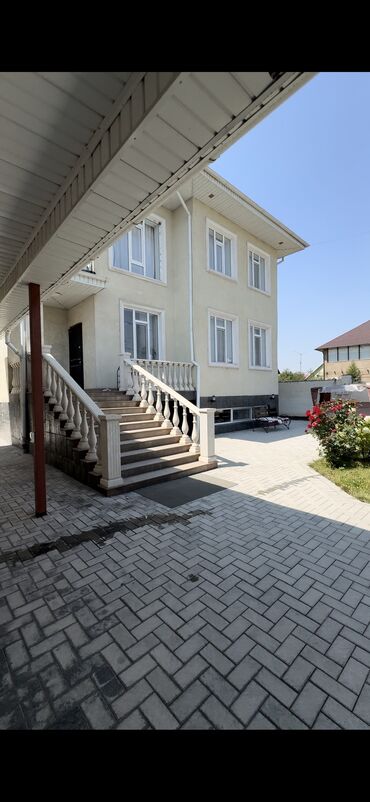 земельный дом в аренду: 330 м², 8 комнат, Утепленный, Бронированные двери, Балкон застеклен