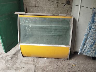 сломанная техника: Продаю витринный холодильник в рабочем состоянии