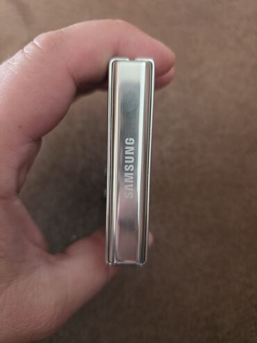 Samsung: Samsung Galaxy Z Flip 5, 256 GB, rəng - Ağ, Simsiz şarj -da lalafo.az — 7 Samsung: Samsung Galaxy Z Flip 5, 256 GB, rəng - Ağ, Simsiz şarj — 7