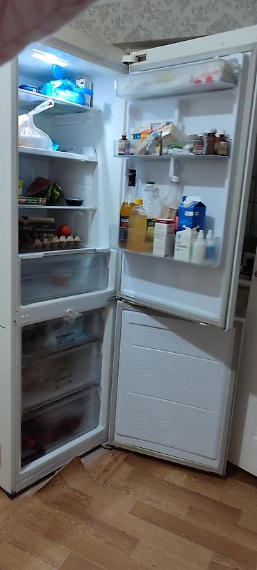 mini refrigerator: Холодильник Samsung, двухкамерный, белый, с нижней морозильной — 3