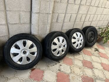 диски на хонда одиссей в Кыргызстан | Шины и диски: Продаю комплект 4 колеса 🛞 ( 3 колпака Honda) 215/60/16 зимняя хорошая