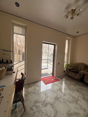 Долгосрочная аренда квартир: 4 комнаты, С мебелью частично — 10