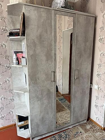 спальное: Спальный гарнитур в современном сером тоне «под бетон». Состав: - — 3
