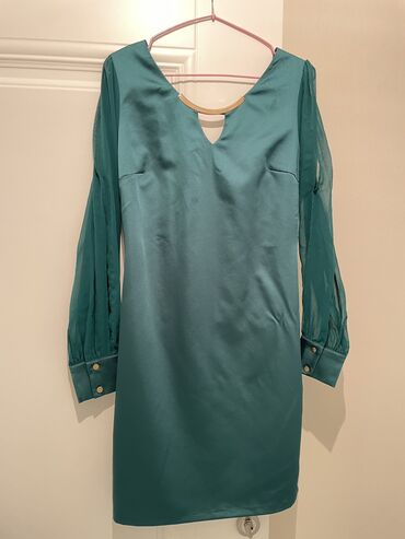 изумрудное платье: S (EU 36), M (EU 38), цвет - Зеленый