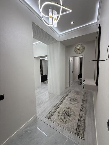 Унитазы: Современный санузел с отделкой под мрамор. - Подвесной унитаз с — 3