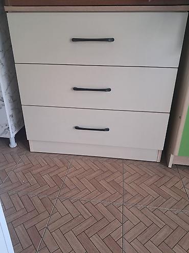 mebel materiali: Üç çekmecəli komod - Rəng: açıq bej (korpus), üst hissə ağac — 1