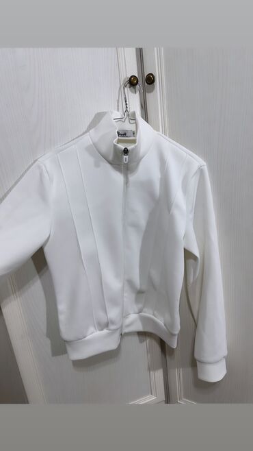белые кофты: Белая кофта на замочке в новом состоянии Без дефектов Цена 350 сом