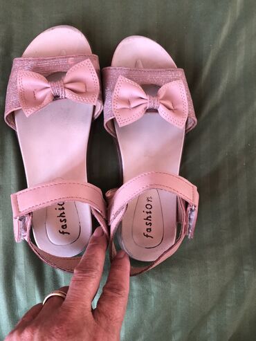 летние туфли: Летняя обувь для девочки ( босоножки) 35 размера. Б/у, но в отличном