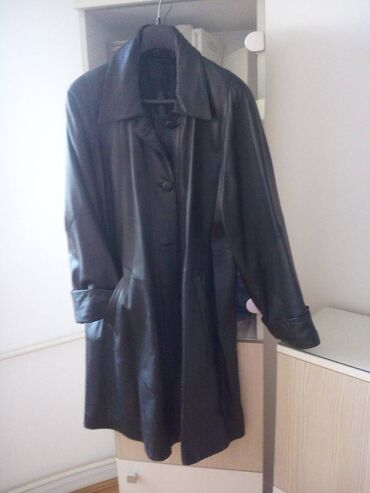 waikiki kozne jakne: Prodajem crnu koznu jaknu od prirodne koze. Jakna je u obliku pelerine