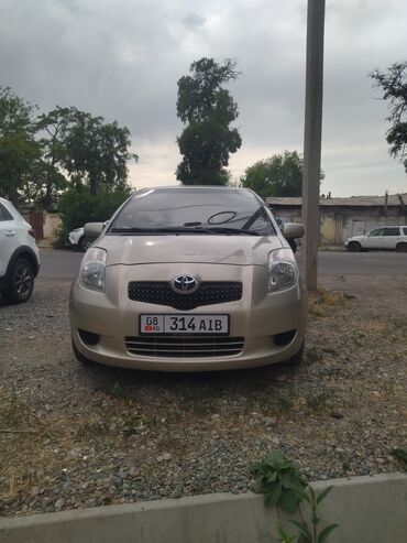 corolla runx: Toyota Yaris: 2011 г., 1.3 л, Механика, Бензин, Хэтчбэк