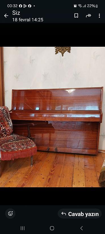 Musiqi alətləri: Upright pianino – klassik dizayn, parlaq taxta korpus. - Model — 1