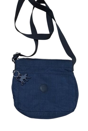 Torbe: T A Š N E 👜 👝 👝 Veliki izbor tasni od manjih do velikih Nike velika — 4